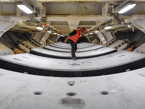 南京地铁隧道工程中盾构机聚氨酯托轮的应用实践